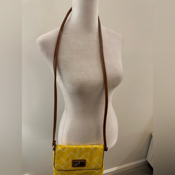 Tommy Hilfiger Yellow/White Flap Crossbody Bag - Picture 4 of 4